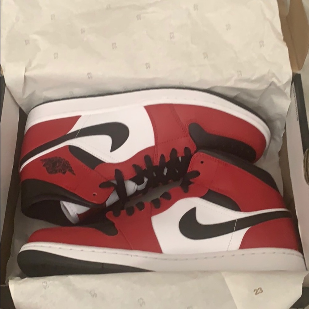 Air Jordan 1 Mid size 10.5 - Picture 1 of 4